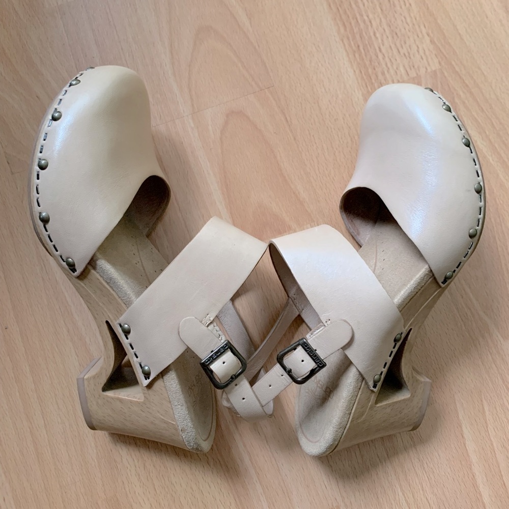 Tan leather clogs 37 EU,minimal wear. $60.Dansko